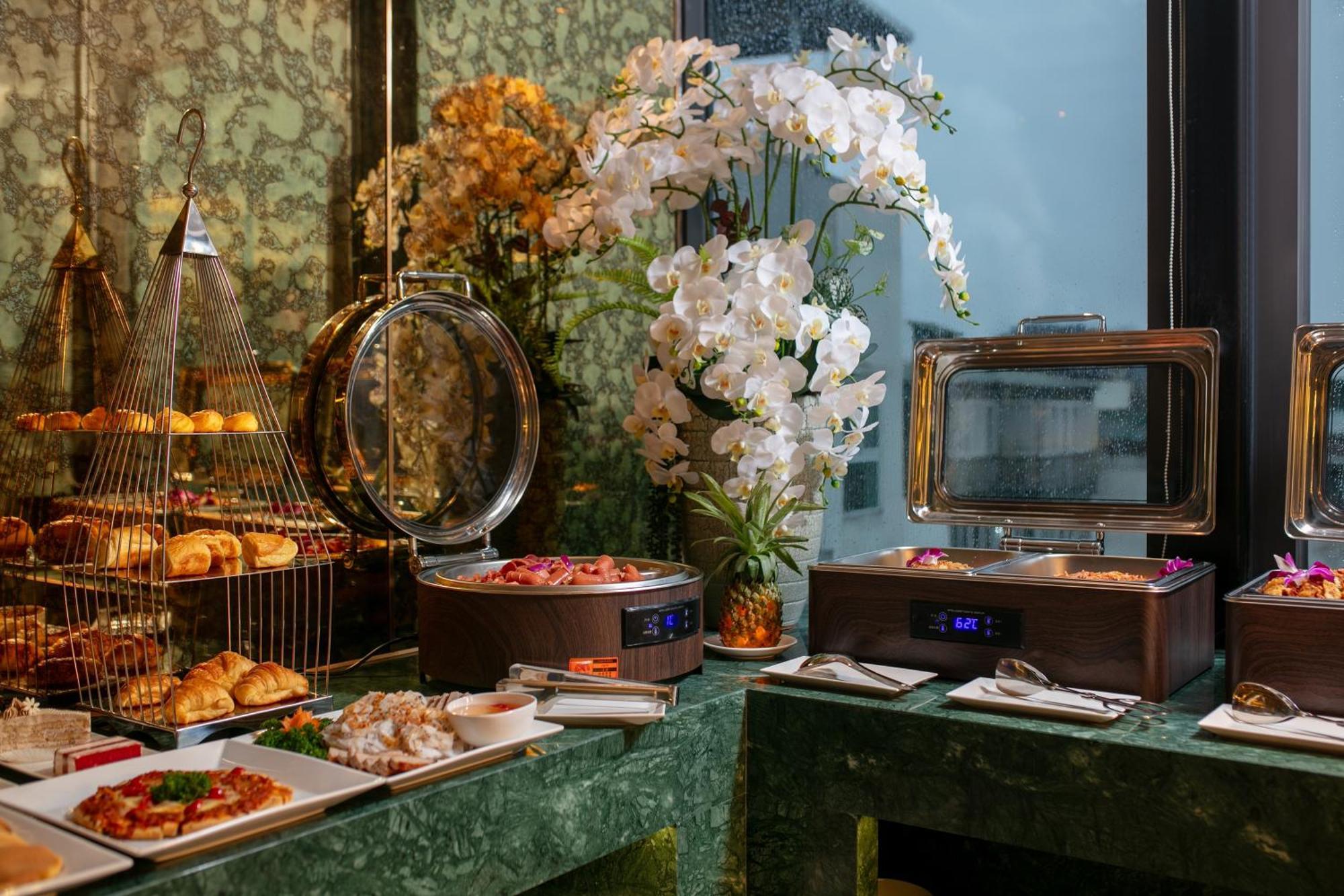 Le Premier Hotel & Rooftop Bar Hanoi Zewnętrze zdjęcie