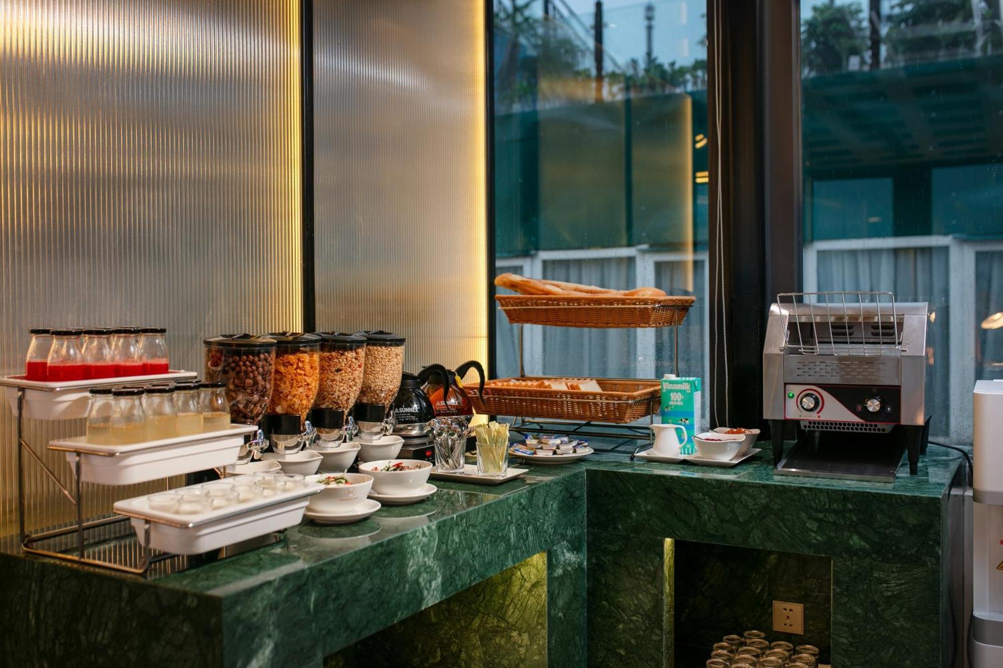 Le Premier Hotel & Rooftop Bar Hanoi Zewnętrze zdjęcie